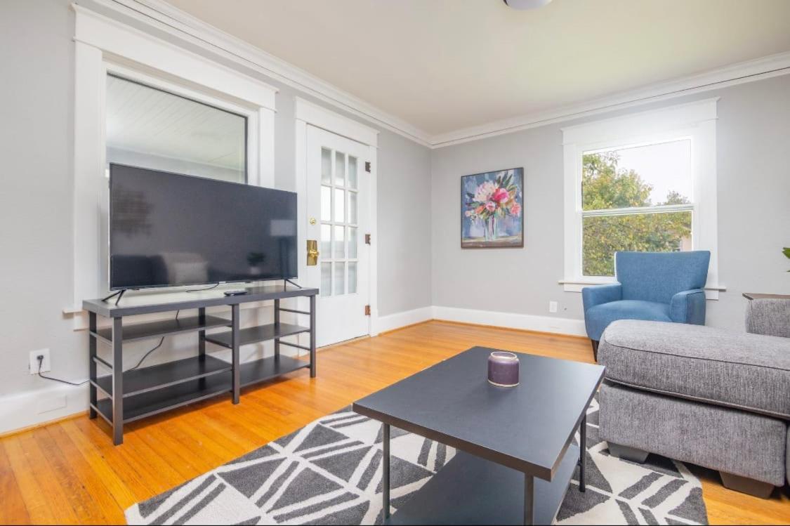 Spacious 2 Bedroom Home Near Ingersoll & Downtown 得梅因 外观 照片