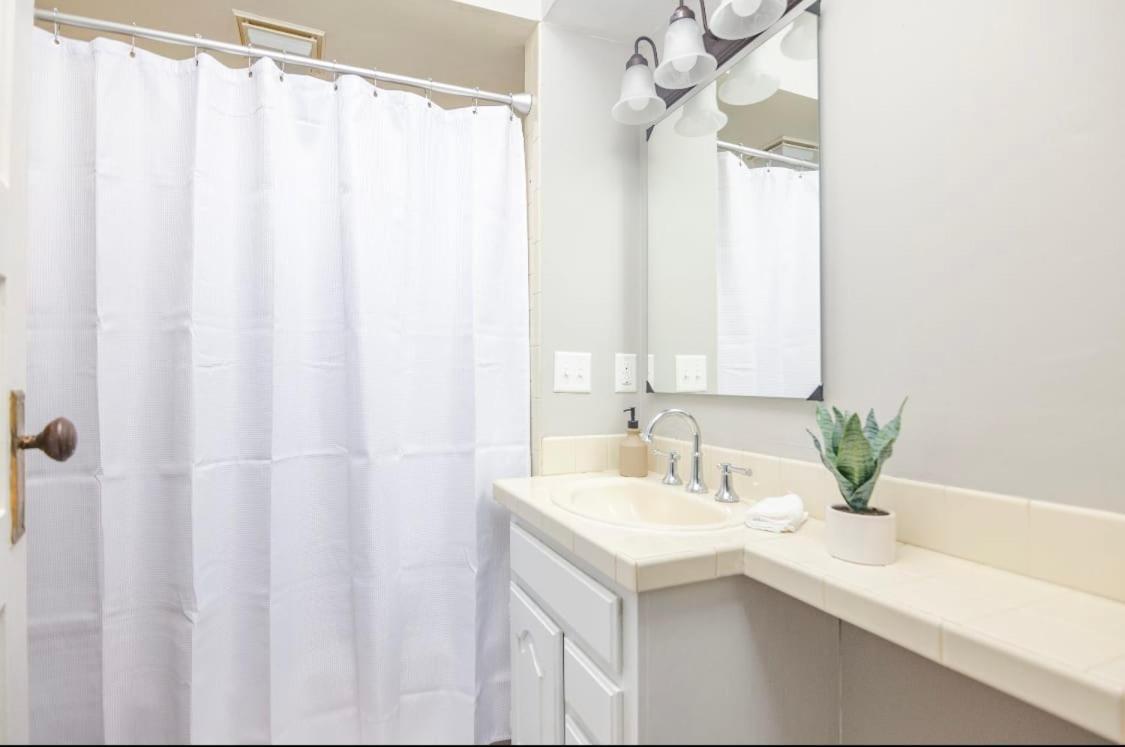 Spacious 2 Bedroom Home Near Ingersoll & Downtown 得梅因 外观 照片